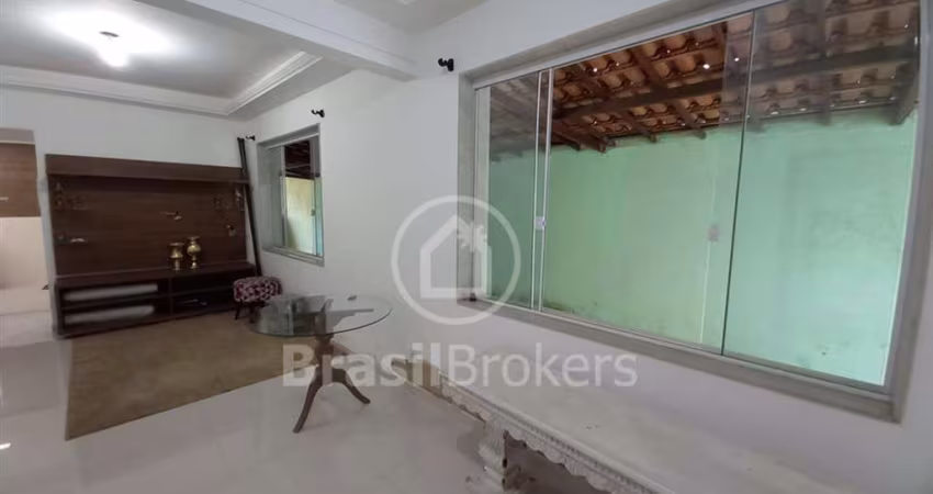 Casa 4 quartos, sendo 1 suíte