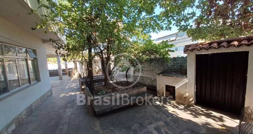 Casa 3 quartos, sendo 1 suíte