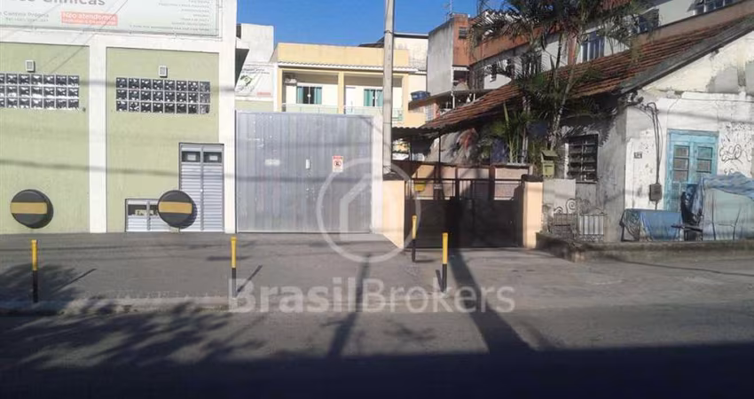 Casa 8 quartos, sendo 2 suítes