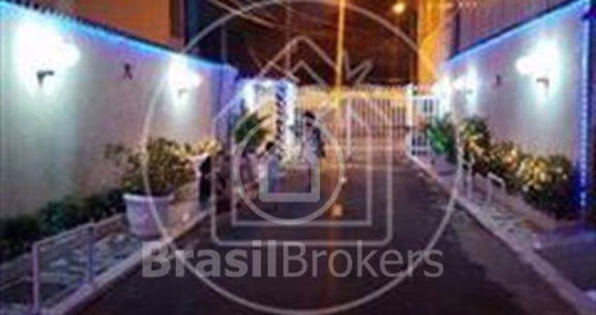 Casa de Condomínio 3 quartos, sendo 1 suíte