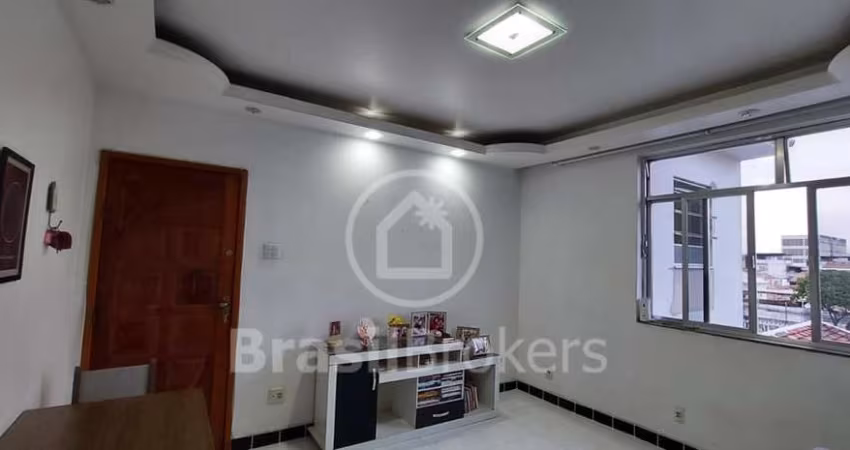 Ótimo apartamento em rua fechada, junto a estação de Ramos