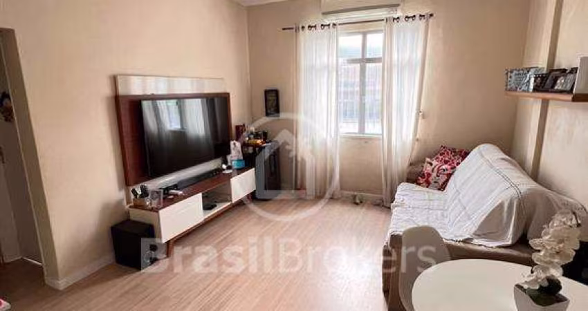 Apartamento de 62 m² com dois quartos e dependência no Engenho Novo!