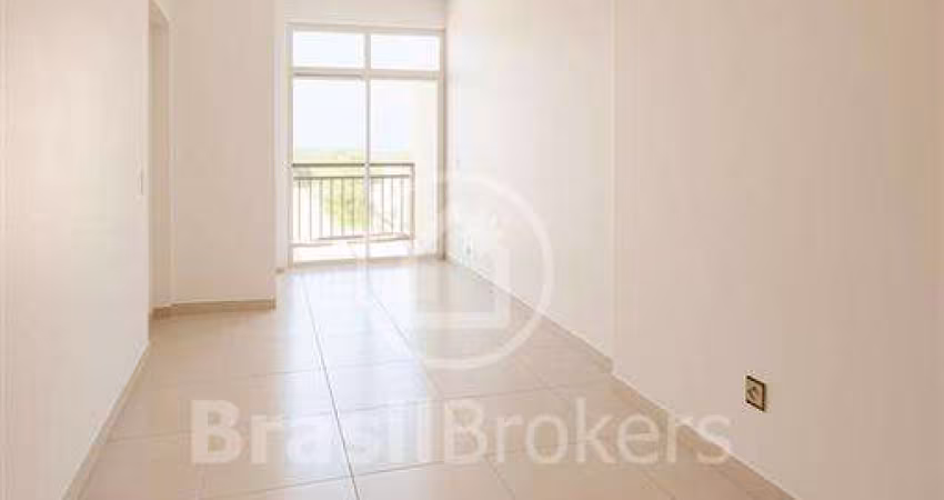 Excelente Apartamento Dois Quartos e Varanda, Junto ao Shopping