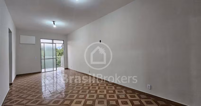 Amplo apartamento varanda 2 quartos dep. empregada ac. carta e fgts