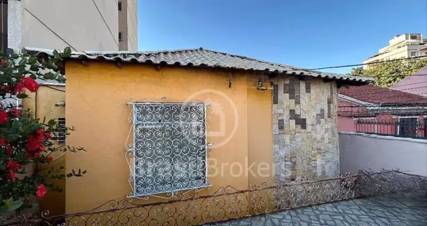 Casa 3 quartos, 1 suíte, varanda, aceitando financiamento.