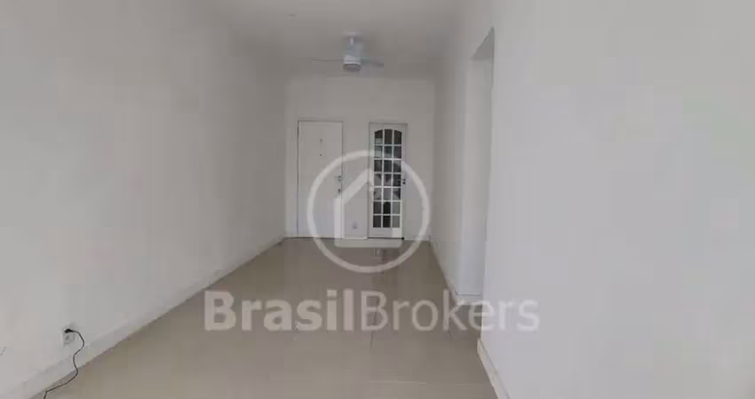 Apartamento Excelente a poucos metros do Norte Shopping, Evevadores e Vaga
