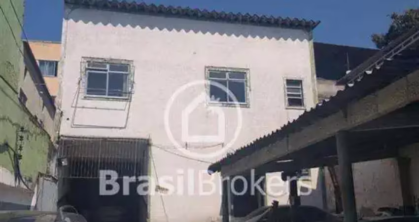 Imóvel comercial com 432 m2 e um galpão em quintino