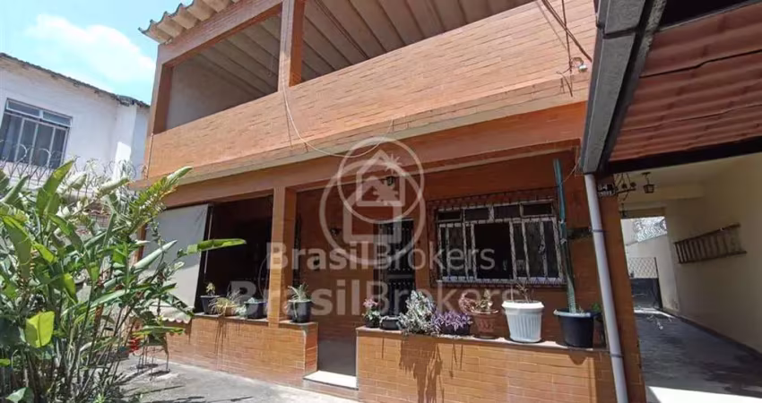 Imóvel independente frente de rua, multifamiliar com 2 casas no terreno, área total de 440m² em piedade