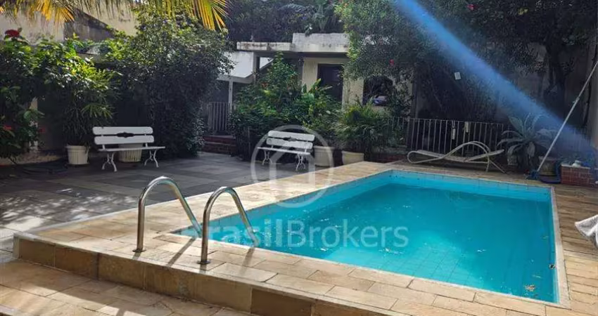 Casa linear com 159m² com vaga churrasqueira e piscina!