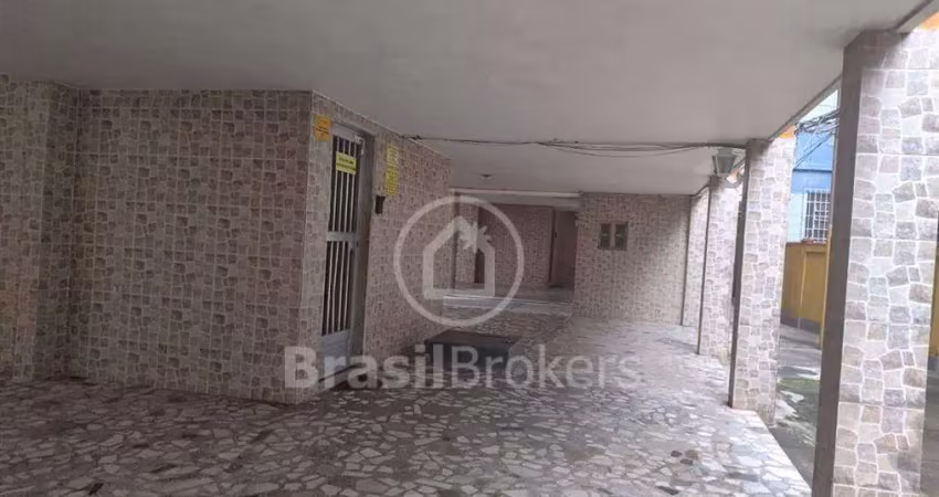 Charmoso apartamento a 5 minutos da estação de trem do méier
