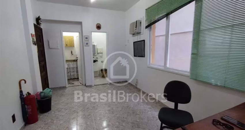 Sala comercial, localizada no coração do méier e com vaga de garagem
