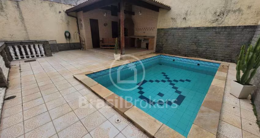 Asa em condomínio fechado na vila valqueire – 291m² | 3 quartos (2 suítes) | piscina | espaço gourmet