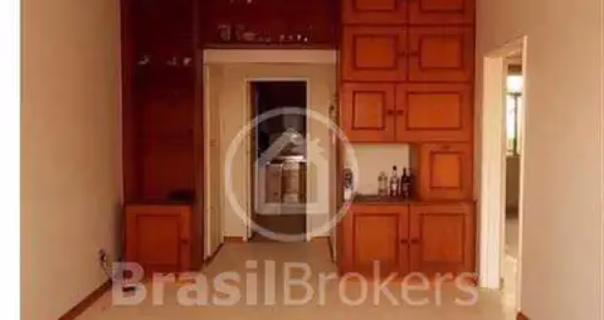 Apartamento 2 quartos + dependência próximo à estação do riachuelo