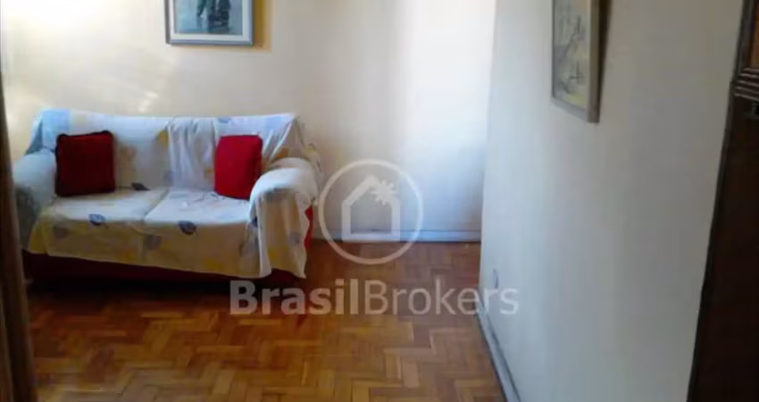 Apartamento confortável de três quartos no engenho novo