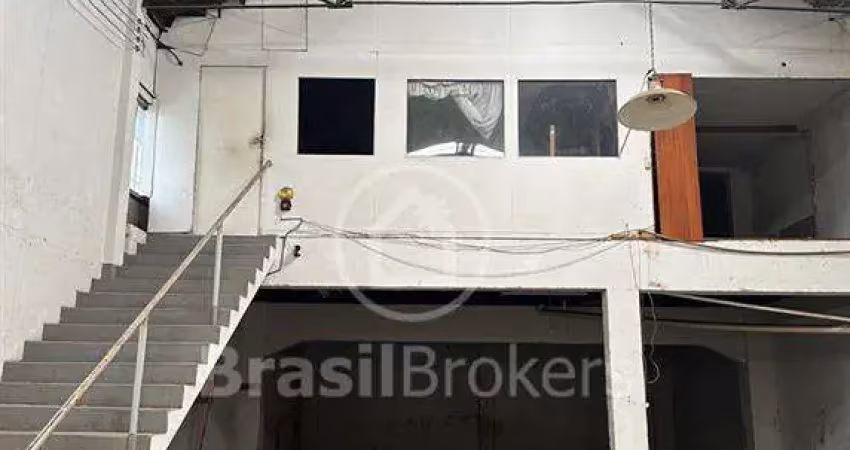 Barracão / Galpão / Depósito com 3 salas à venda na Rua Sargento Ferreira, Ramos, Rio de Janeiro