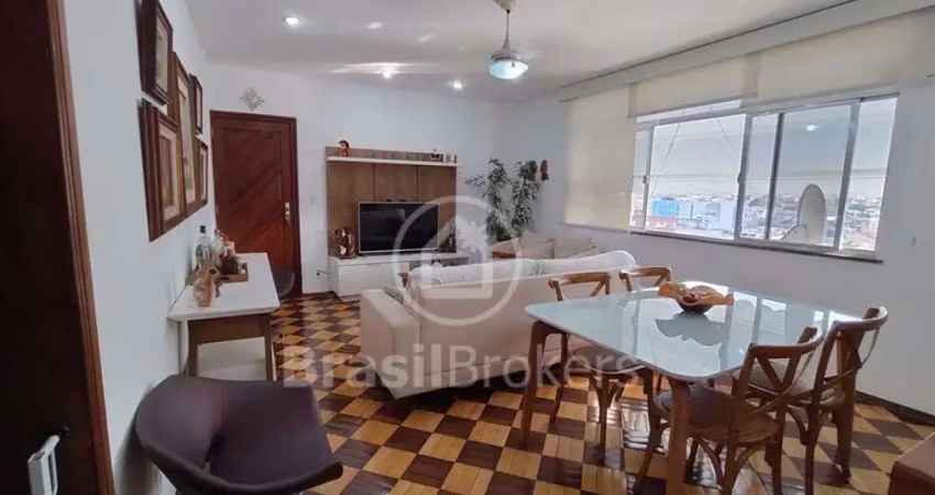 Espaçoso, confortável e  estratégico apartamento no centro de bonsucesso