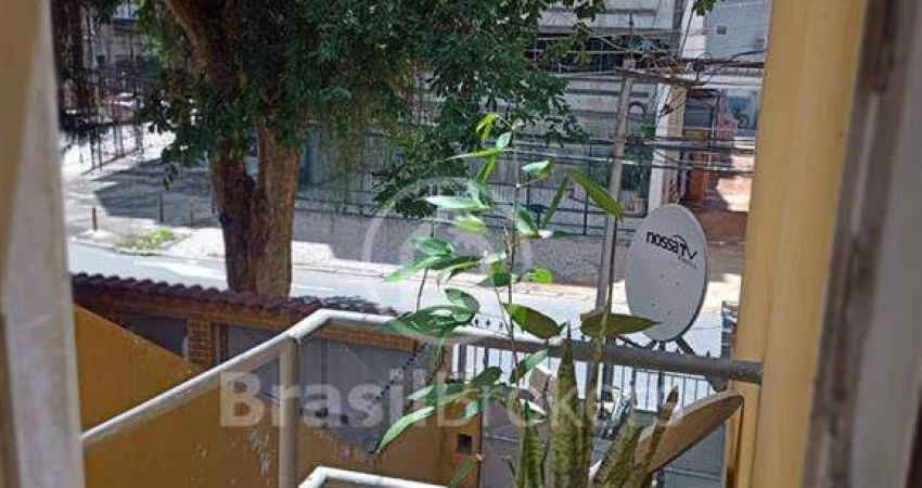 Casa à venda com 190,00m² ,  4 quartos na Tijuca, esquina com a rua Pinto Guedes