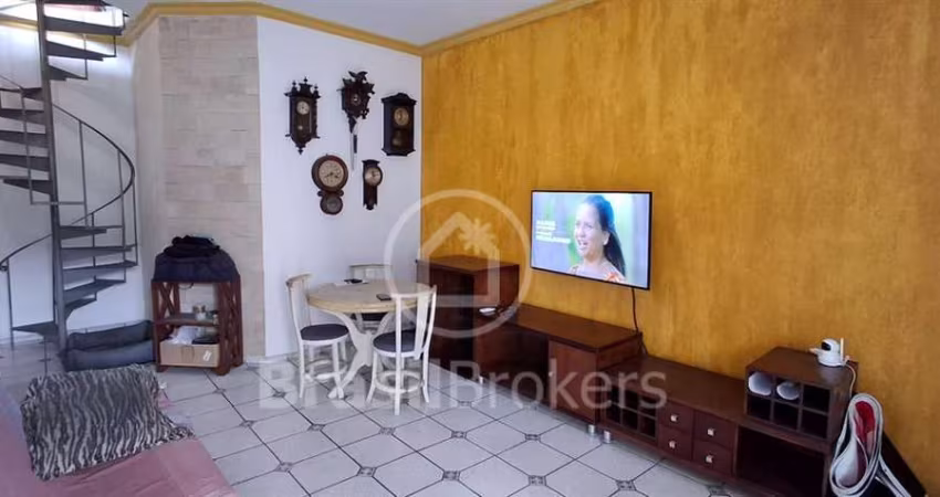 Cobertura dúplex com 176 m², 2 quartos (1 suíte), varanda e área gourmet com churrasqueira.