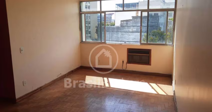 EXCELENTE APARTAMENTO SALA 3 QUARTOS ÓTIMA LOCALIZAÇÃO UM PASSO DA S. PENA