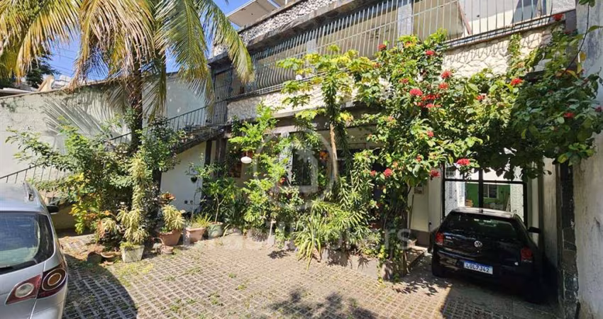 Grajaú  Ampla Casa 2 Pavimentos / 5 Quartos / Suite /400m / vaga até 6 vagas