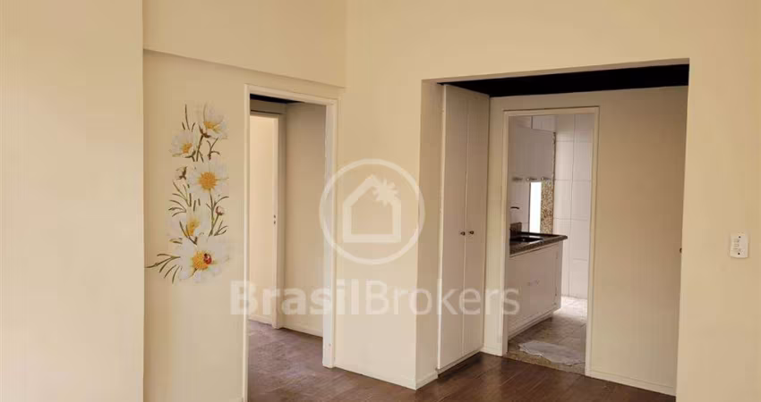 Apartamento no Estácio, com 2 quartos e armários planejados, pronto para morar!