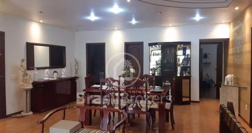 Apartamento Duplex de 4 quartos com 261m² varanda e 2 vagas!!!