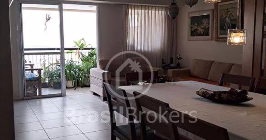 Apartamento à venda com 2 quartos, sendo 1 suíte, varandão, vaga e infra total em um dos melhores pontos da Tijuca