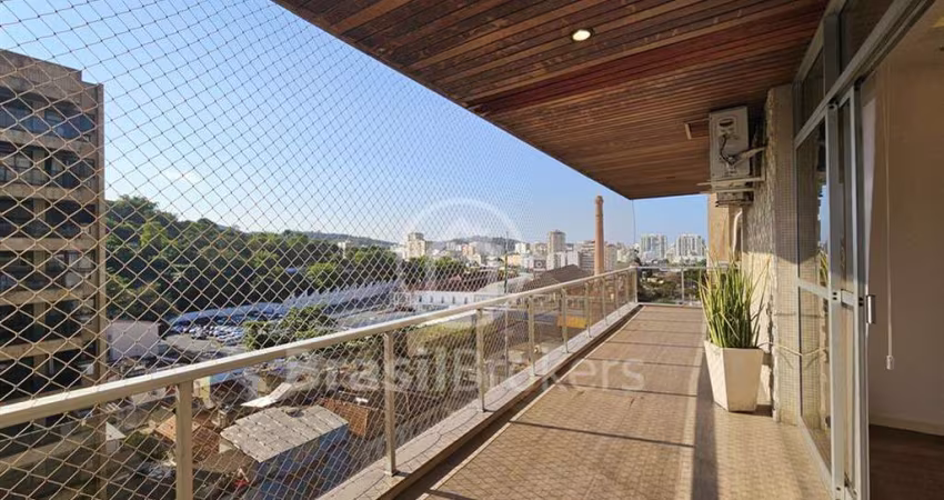 Apartamento de alto padrão com varanda ampla na Tijuca