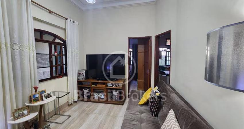 Apartamento tipo casa com 3 quartos Rua Professor Gabizo