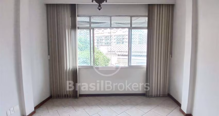 Aparatamento a venda na Tijuca, com 70 m², 1 vaga no condomínio, portaria 24 horas, 2 quartos e dependência de serviço