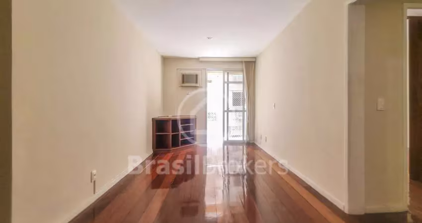Apartamento 1 quarto com varanda e vaga