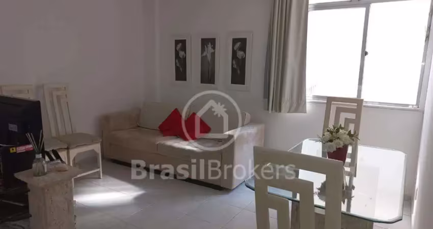 Aconchegante apartamento com 2 quartos com armários