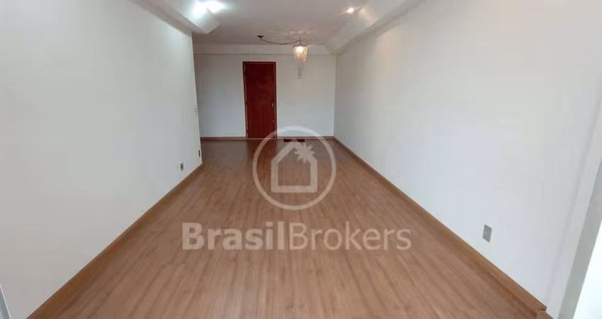 Apartamento de 3 quartos (1 suíte) com 131 m², Varandão, dependências completas e 2 vagas de garagem.
