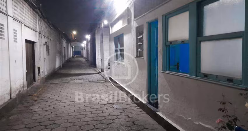 Galpão em São Cristóvão com 2472m². Próximo ao antigo Gasômetro.