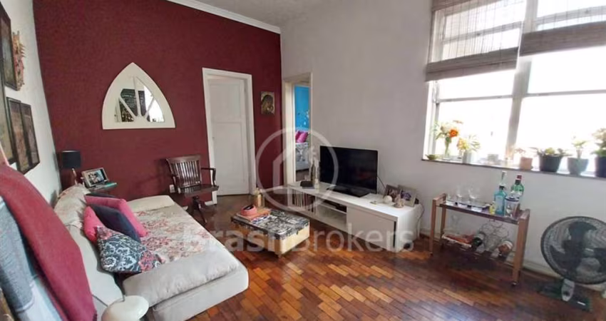 Apartamento  em ótima localização entre as Ruas Haddock Lobo e Doutor Satamini .