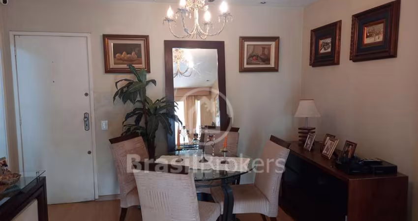 Apartamento de varanda, 2 quartos , 2 banheiros,  sala e infra