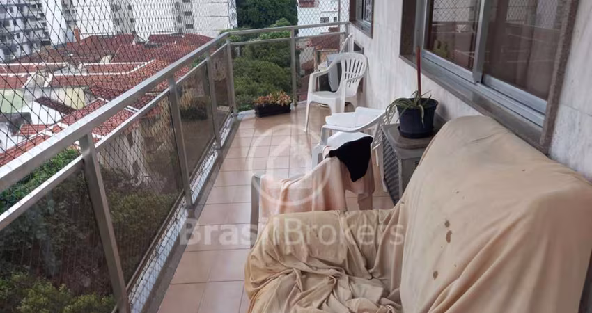 Excelente apartamento com planta diferenciada com 121 metros