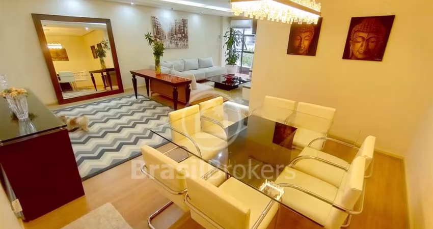 Apartamento com 161 m², 4 quartos (2 suítes), salão com 2 ambientes, varandão, 2 vagas de garagem. todo modernizado a 6 min do metro estação Uruguai.
