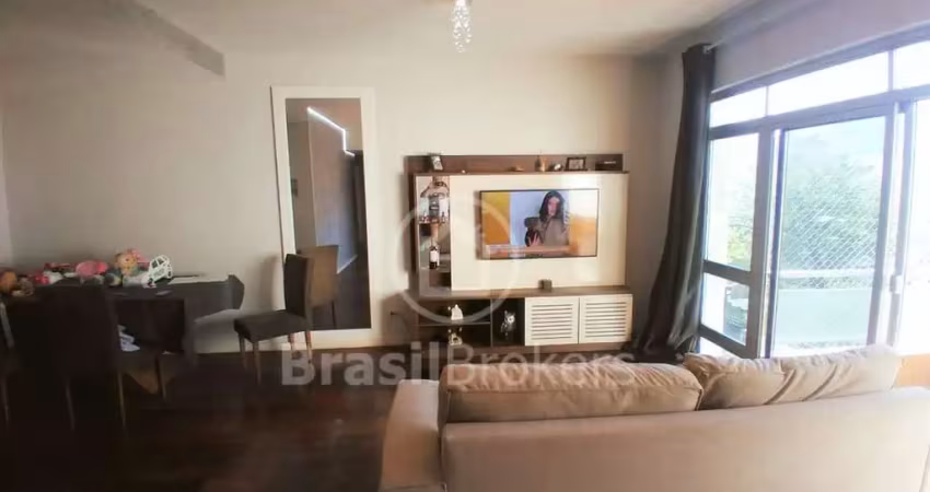 Apartamento à venda de 144 m2, 1 por andar, com 3 quartos com suíte, 2 varandões, vaga escriturada, em uma das ruas mais agradáveis do grajaú.