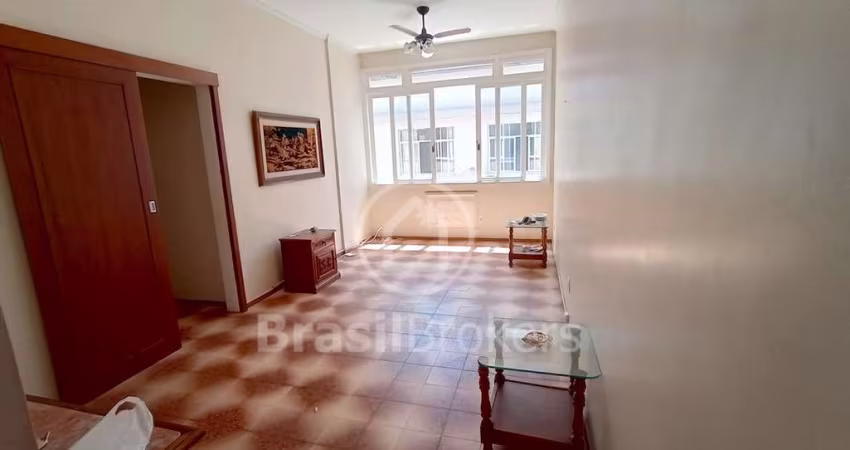 Apartamento de 2 quartos com 7 m², dependências completas, portaria 24hs, vaga de garagem a 5 minutos do metrô