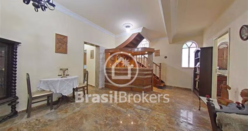 Casa triplex à venda no GRAJAÚ,  com 8 quartos com elevador,piscina ,sauna ,churrasqueira e 3 vagas de garagem