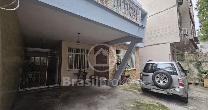 Casa triplex à venda no grajaú,  com 8 quartos com elevador,piscina ,sauna ,churrasqueira e 3 vagas de garagem