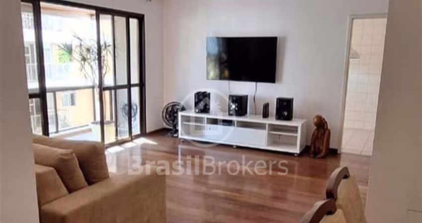 Apartamento com 137m², salão, 3 quartos (suíte), varandão, 2 vagas na escritura!