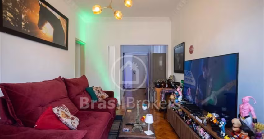 Apartamento de 3 quartos com 89 m², vaga de garagem a 6 minutos do metro da Praça Saens Pena e Shopping Tijuca