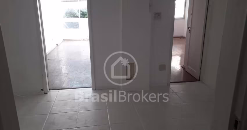 Conjunto de sala com 78m² colada ao metrô Saens Pena!!!