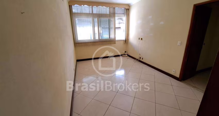 Cobertura de dois quartos, pronta para morar e com duas vagas de garagem.