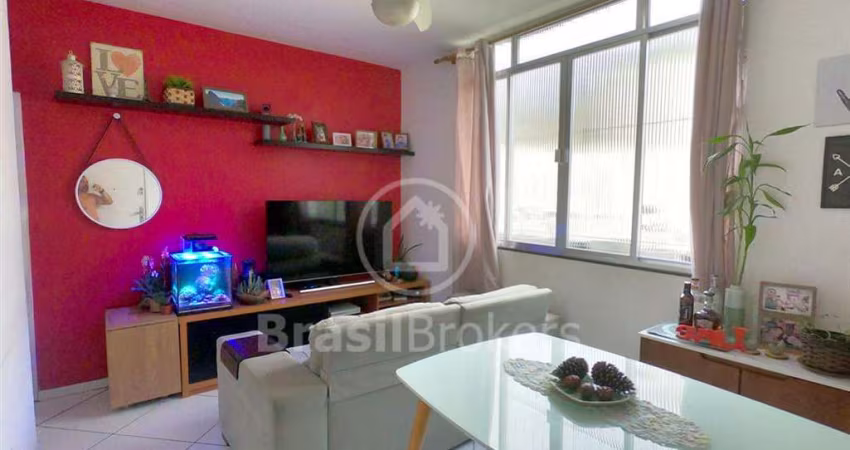 Apartamento modernizado com 2 quartos