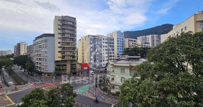 EXCELENTE OPORTUNIDADE - IMÓVEL COM PLANTA DE 147m² - NA REGIÃO NOBRE DA TIJUCA - AO LADO DO METRÔ!