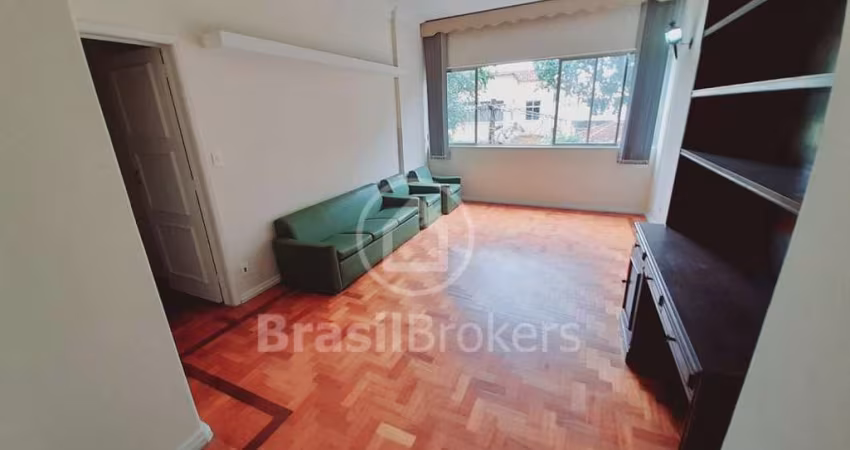 Apartamento de 2 quartos com vaga, 77 m² e próximo ao Metrô Estação Uruguai.