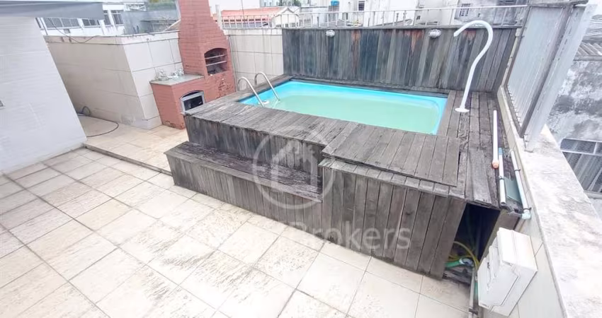Cobertura com 114 m², 4 quartos (1 suíte com closet), 2 salas, piscina e churrasqueira a 11 minutos do metro estação Maracanã.